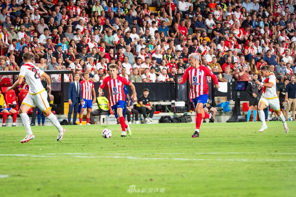 里瓦尔多力挺哈维阿隆索：维尼修斯的成长之路